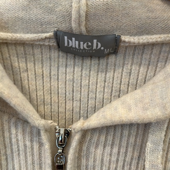 Zip sweater cardigan. - Picture 3 of 3